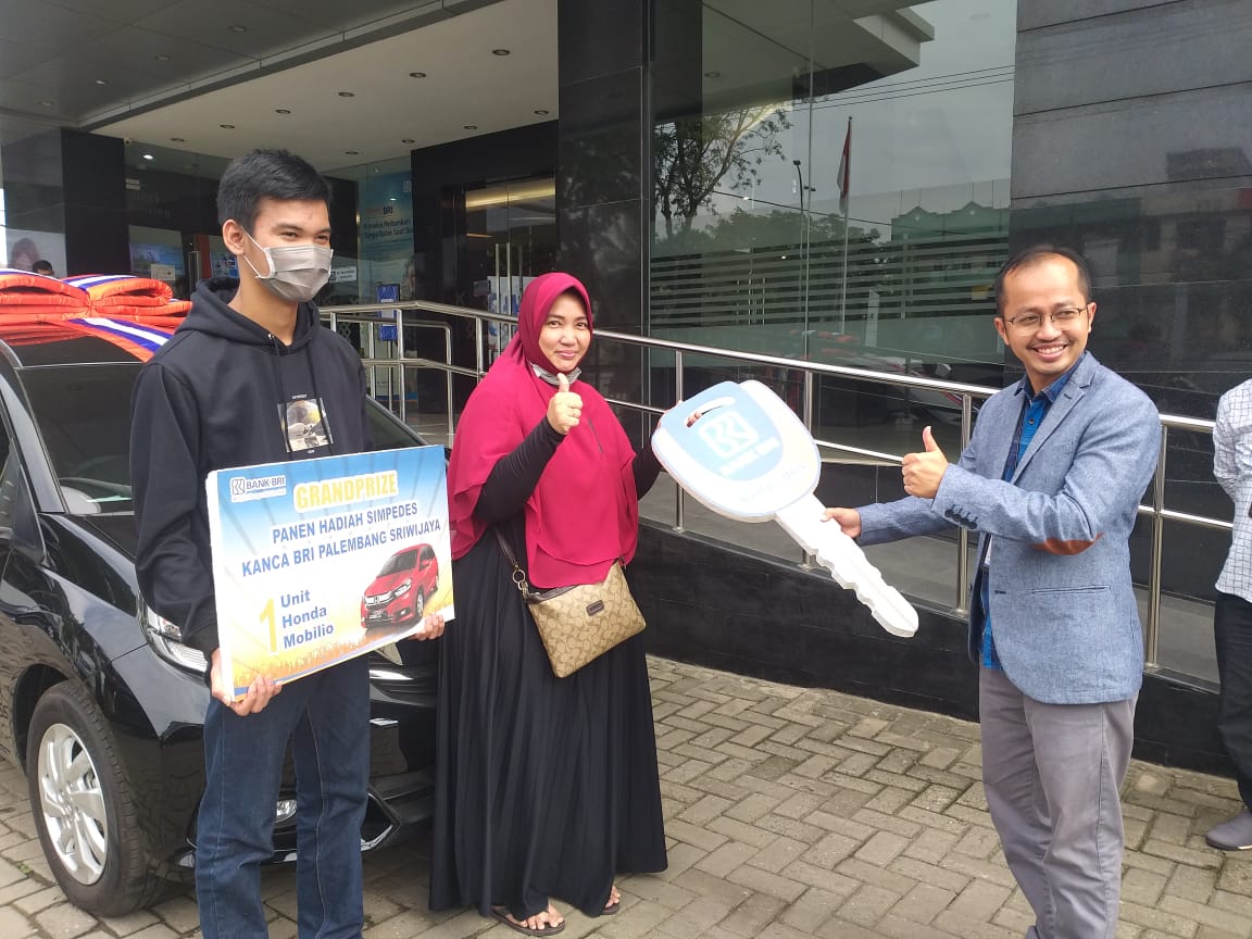 Kamila, Guru SMP Natar Lampung Peraih Hadiah Utama Mobilio Undian Simpedes BRI Sriwijaya