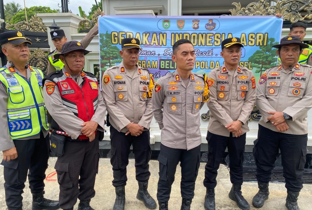 Aksi Nyata BELIDA, Polres OKU Selatan Tambal Jalan Demi Keselamatan Warga