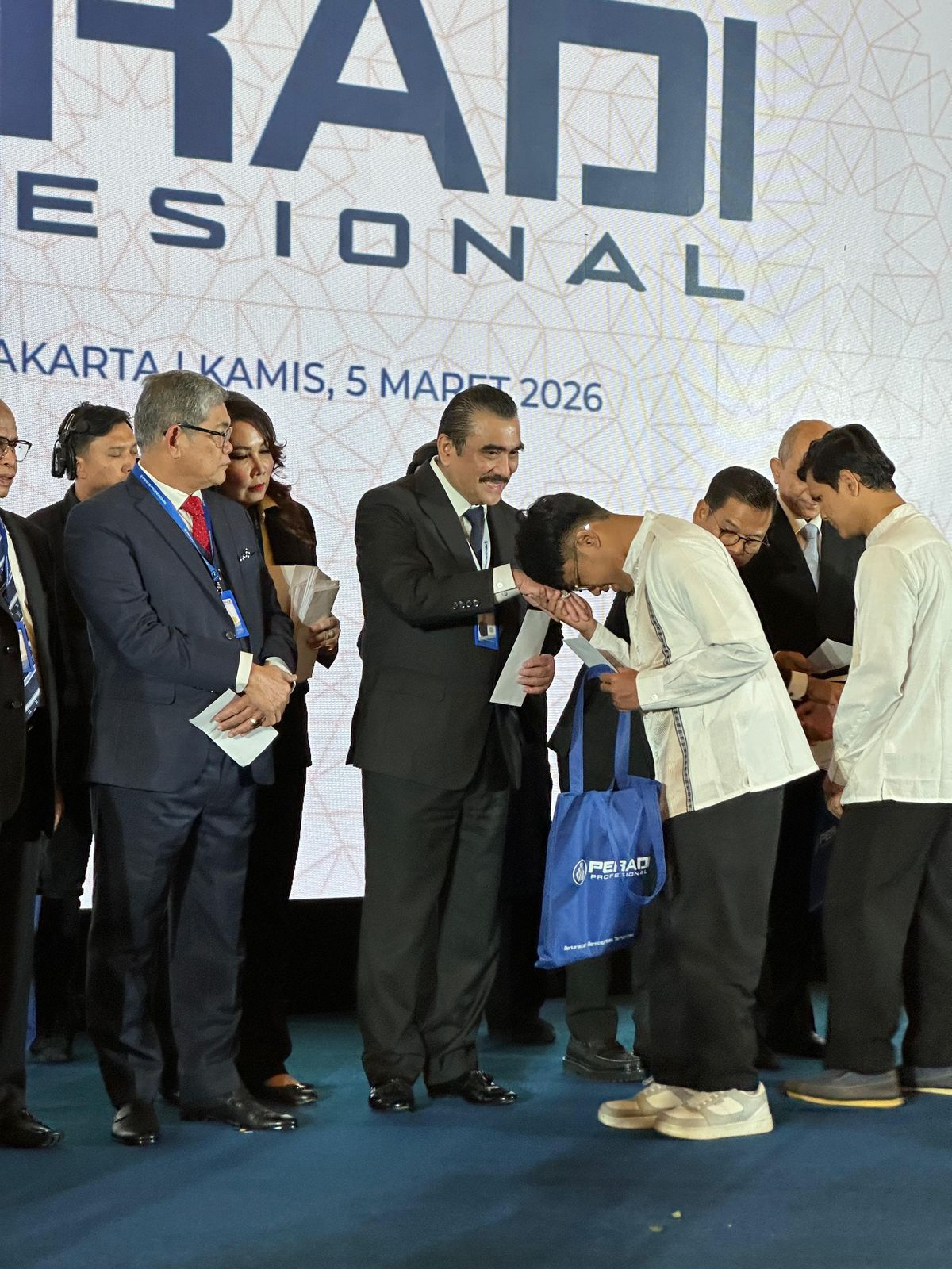 PERADI PROFESIONAL Hadir Bukan Sebagai Tandingan Tetapi Menjawab Tantangan Nyata Dunia Hukum Indonesia