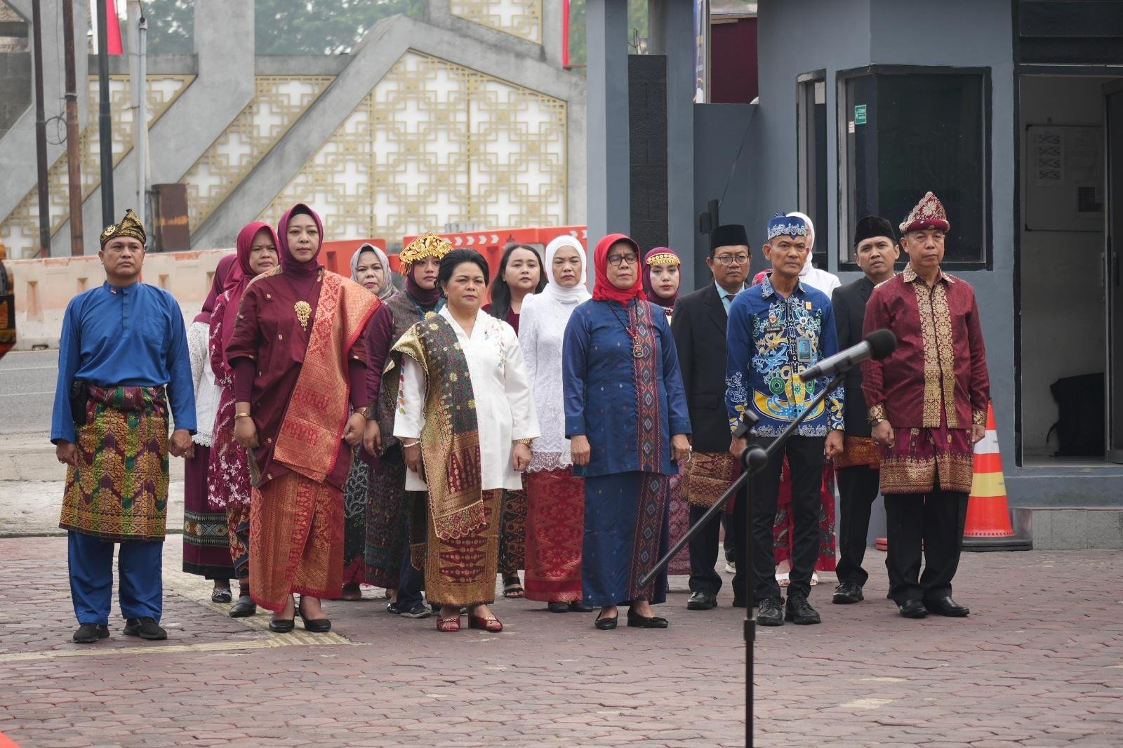 Ketua DWP Kemenkum Sumsel Hadiri Upacara HUT ke-81 RI