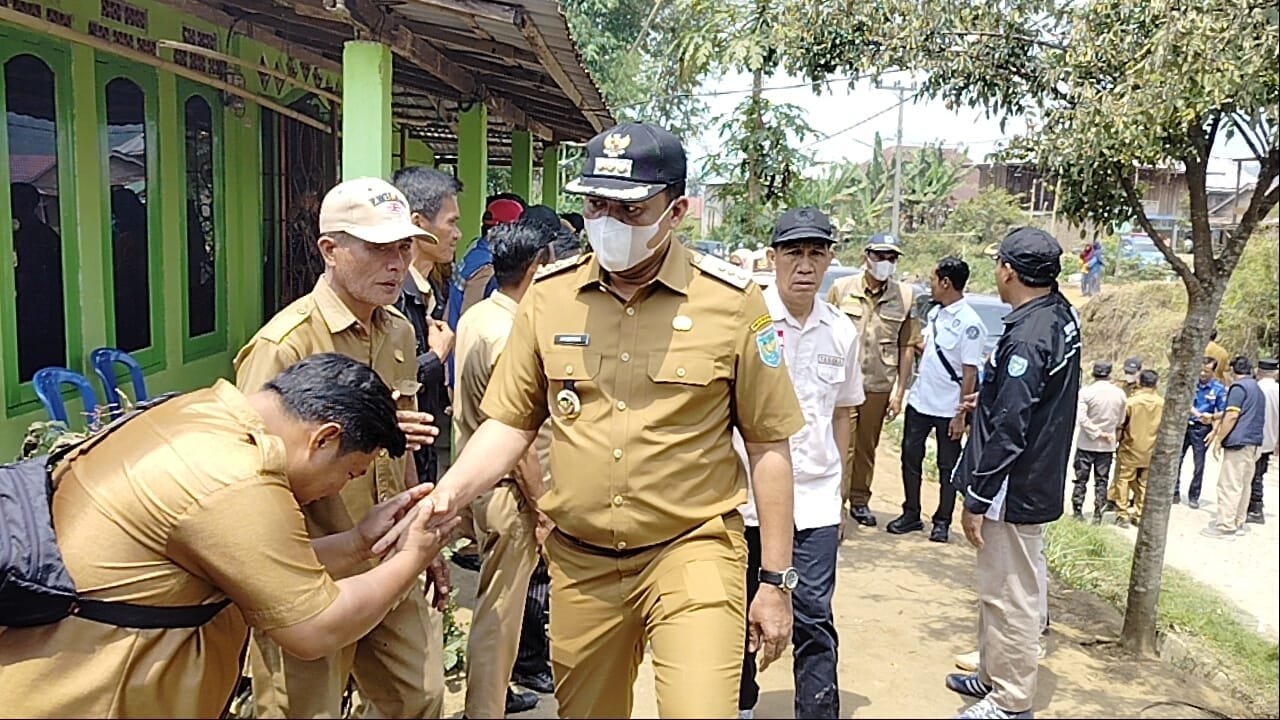 Pasca Empat Rumah Hangus Terbakar, Bupati OKU Selatan Turun Tangan Bantu Warga